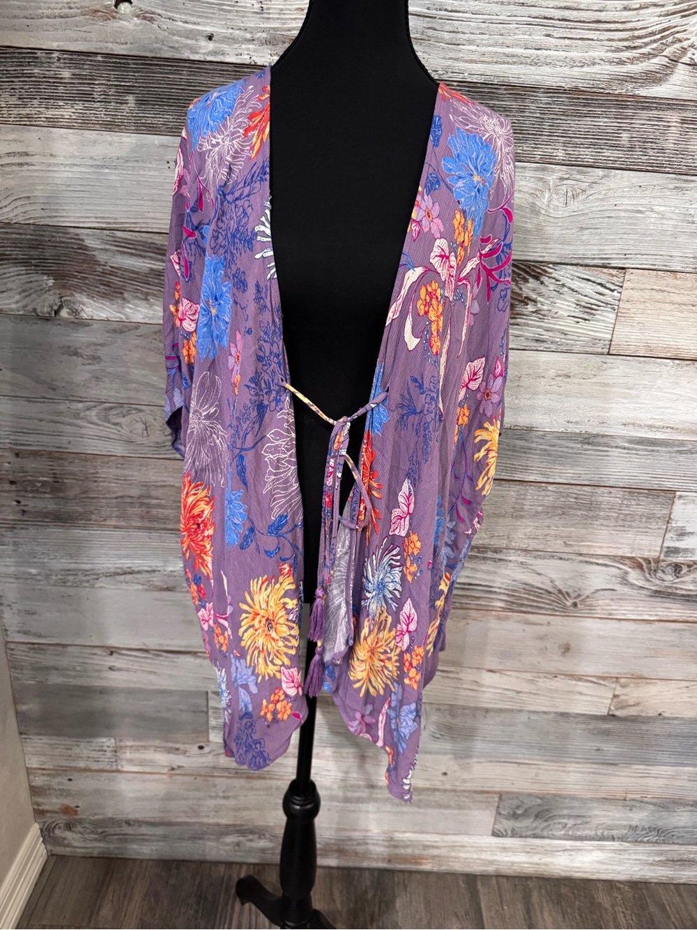 En Creme Purple Floral Tie-Front Wrap